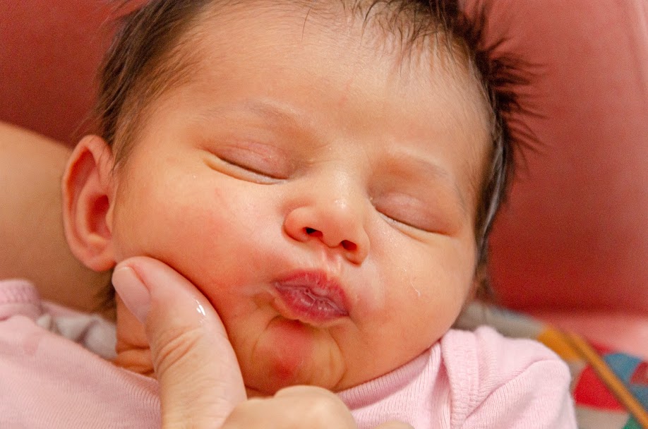 Bebê após amamentação 