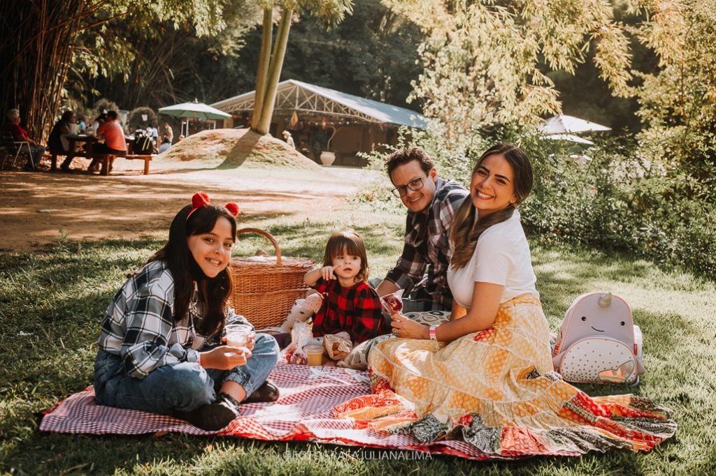 Familia Piassentini durante PicNic no Restaurante Vila Paraiso